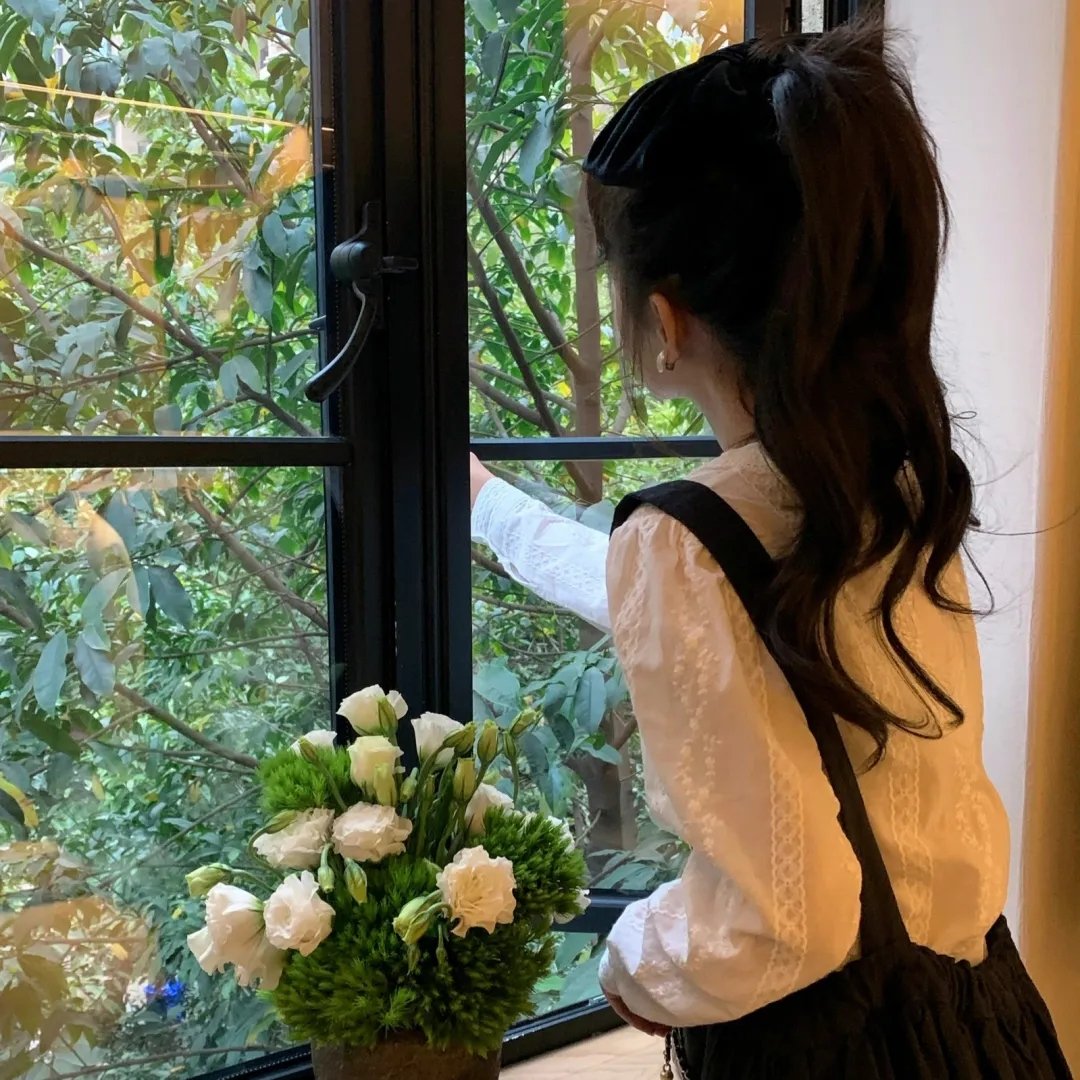 月孩海报